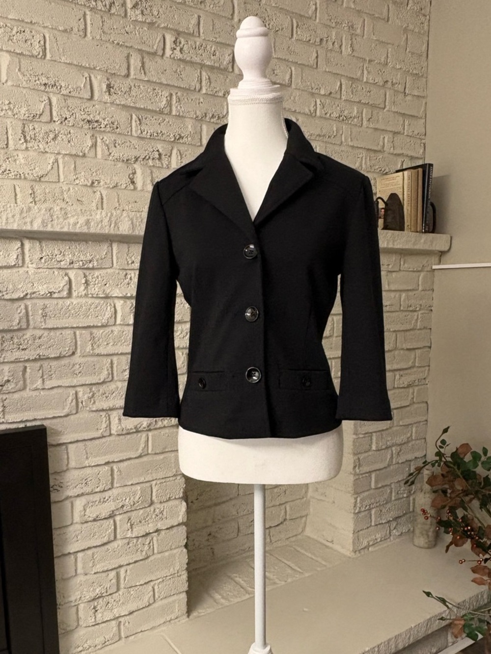Le Chateau Black Tailored Cropped 3-Button Blazer Suit Jacket Small S